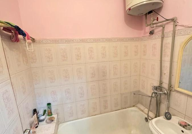 3-комнатная квартира, 68 м², 4/5 этаж, 3-й микрорайон, Шымсити