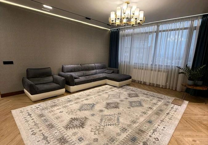 4-комнатная квартира, 167.5 м², Кошкарбаева 2 — Happy