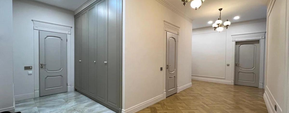 4-комнатная квартира · 195 м² · 3/7 этаж, Фурманова 111 — Казыбек би 48