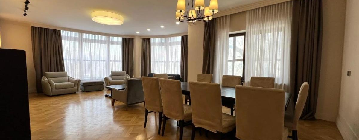 4-комнатная квартира · 195 м² · 3/7 этаж, Фурманова 111 — Казыбек би 48