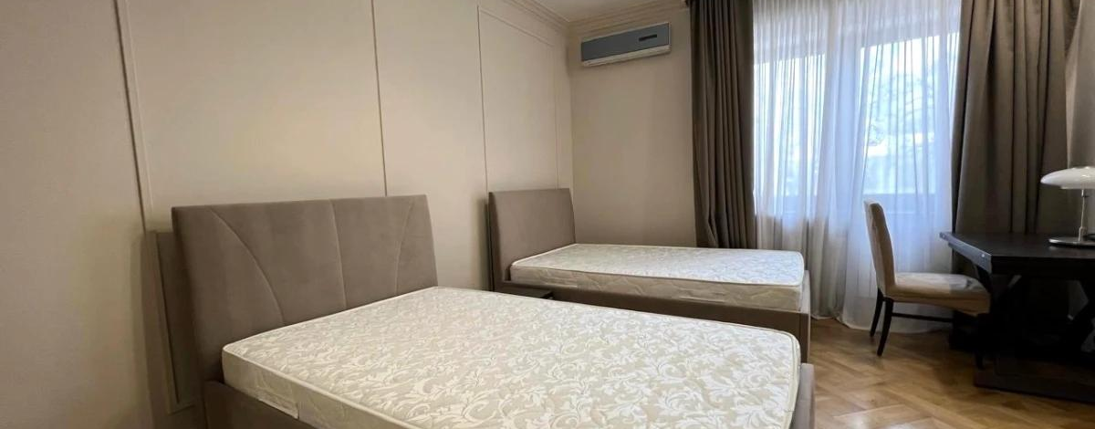 4-комнатная квартира · 195 м² · 3/7 этаж, Фурманова 111 — Казыбек би 48