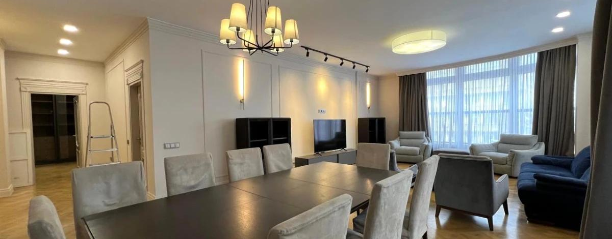 4-комнатная квартира · 195 м² · 3/7 этаж, Фурманова 111 — Казыбек би 48