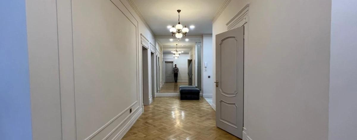 4-комнатная квартира · 195 м² · 3/7 этаж, Фурманова 111 — Казыбек би 48