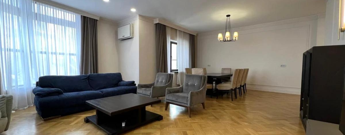 4-комнатная квартира · 195 м² · 3/7 этаж, Фурманова 111 — Казыбек би 48