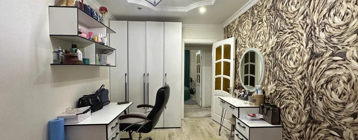 4-комнатная квартира, 81.3 м², 1/10 этаж, 1 микрорайон 20 а