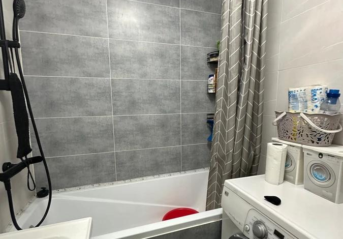 4-комнатная квартира, 81.3 м², 1/10 этаж, 1 микрорайон 20 а