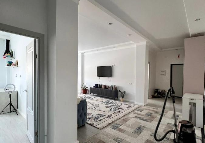 3-комнатная квартира, 99.1 м², 2/9 этаж, Абулхайыр хана 74/5