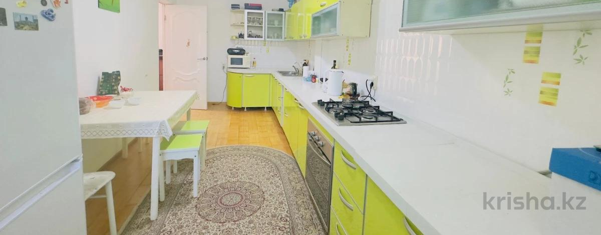 4-комнатная квартира · 80.6 м² · 2/5 этаж, Азаттык 77