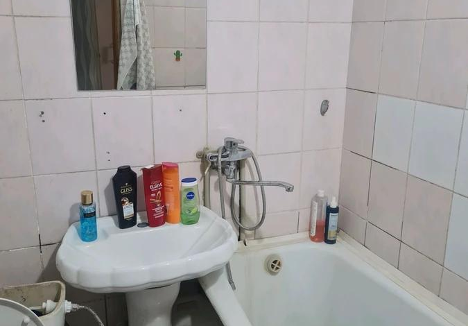 1-комнатная квартира · 33 м² · 1/5 этаж, 8-й микрорайон, 8-й микрорайон 4а — Мамытова