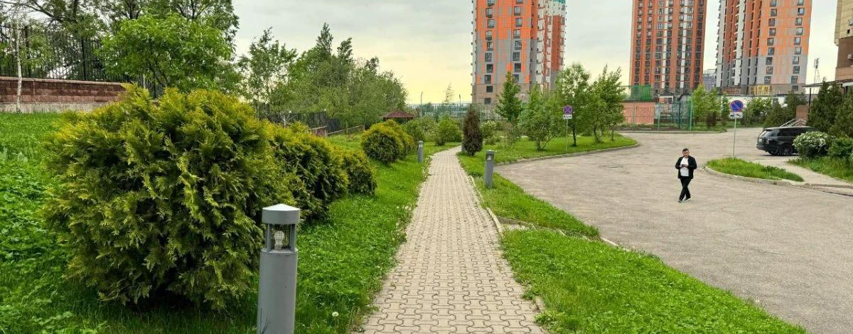 3-комнатная квартира · 93 м² · 9/12 этаж, Варламова 33 — Абая и Тлендиева