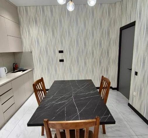 2-комнатная квартира · 80 м² · 11/12 этаж, Басенова 10 — Розыбакиева