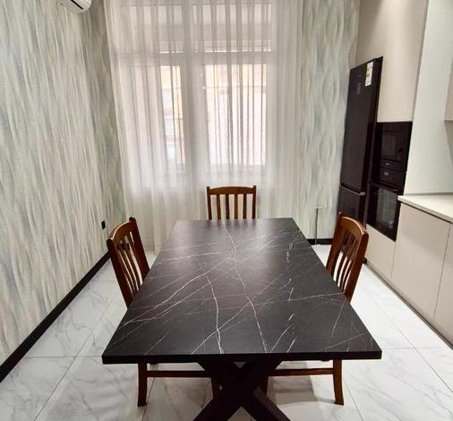 2-комнатная квартира · 80 м² · 11/12 этаж, Басенова 10 — Розыбакиева