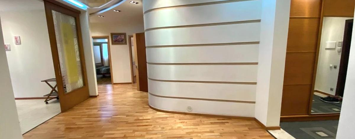 3-комнатная квартира · 162 м² · 3/10 этаж, Луганского 5 — Сатпаева