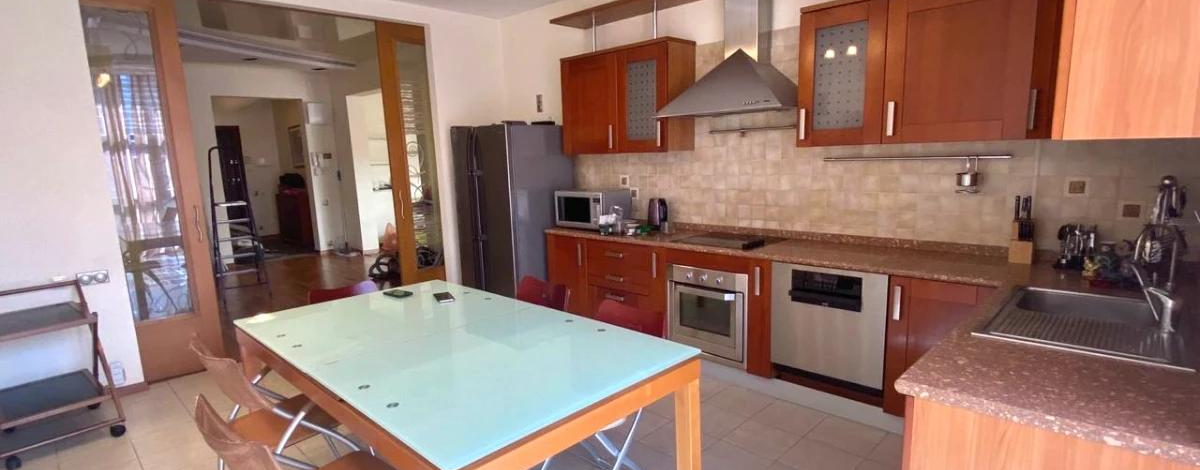 3-комнатная квартира · 162 м² · 3/10 этаж, Луганского 5 — Сатпаева