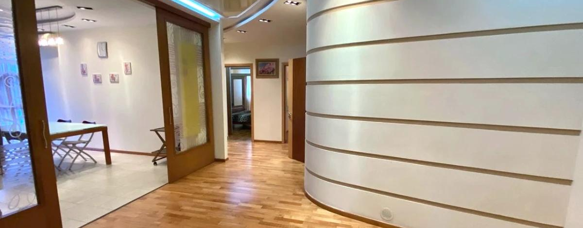 3-комнатная квартира · 162 м² · 3/10 этаж, Луганского 5 — Сатпаева