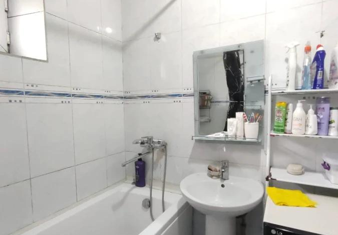 4-комнатная квартира · 76 м² · 4/5 этаж, Айтеке би