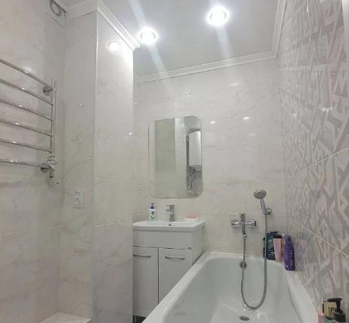 2-комнатная квартира · 48.2 м² · 1/9 этаж, мкр Юго-Восток, Республики 32