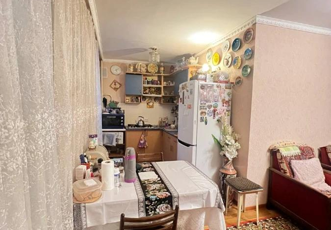 3-комнатная квартира · 49.6 м² · 2/5 этаж, казыбек би