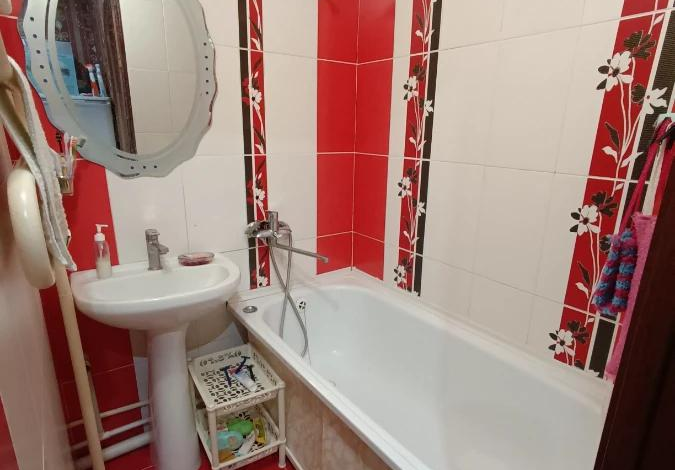 3-комнатная квартира · 71 м² · 9/10 этаж, мкр Юго-Восток, Строителей 1 — Строителей-Муканова