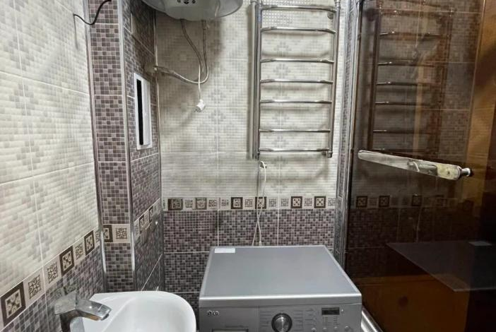 3-комнатная квартира · 68 м² · 2/5 этаж, Сайрам мкр